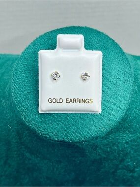 🆕 Sold 10k gold with Moissanite stud earrings $400 retail